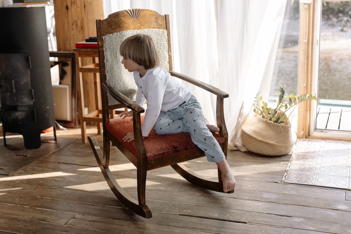How to Create a Cosy Reading Nook in a Small Corner
